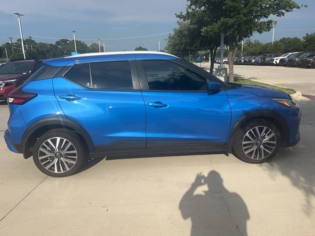 Used 2022 Nissan Kicks SV FWD image 2