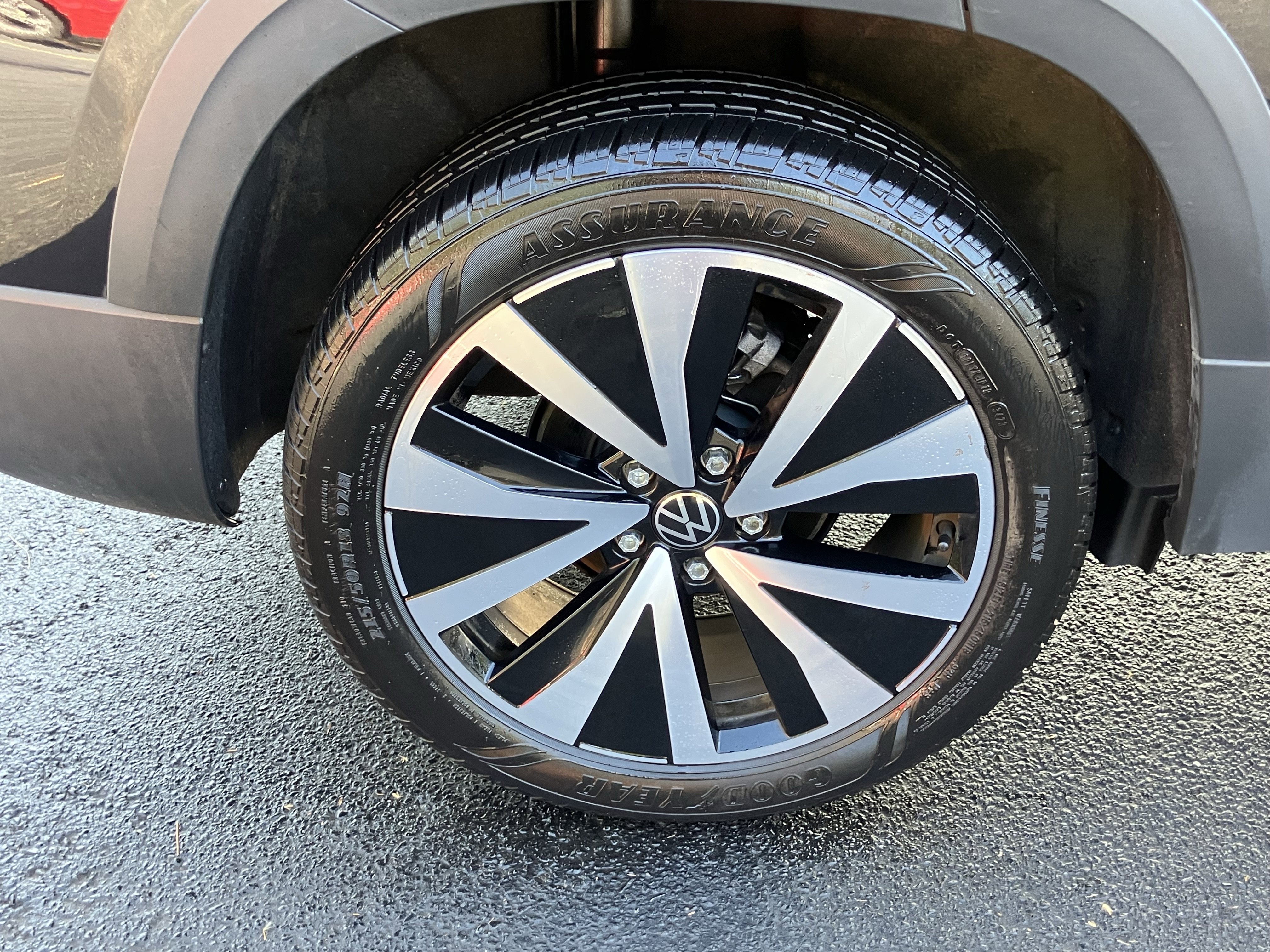 Used 2024 Volkswagen Taos SE image 13