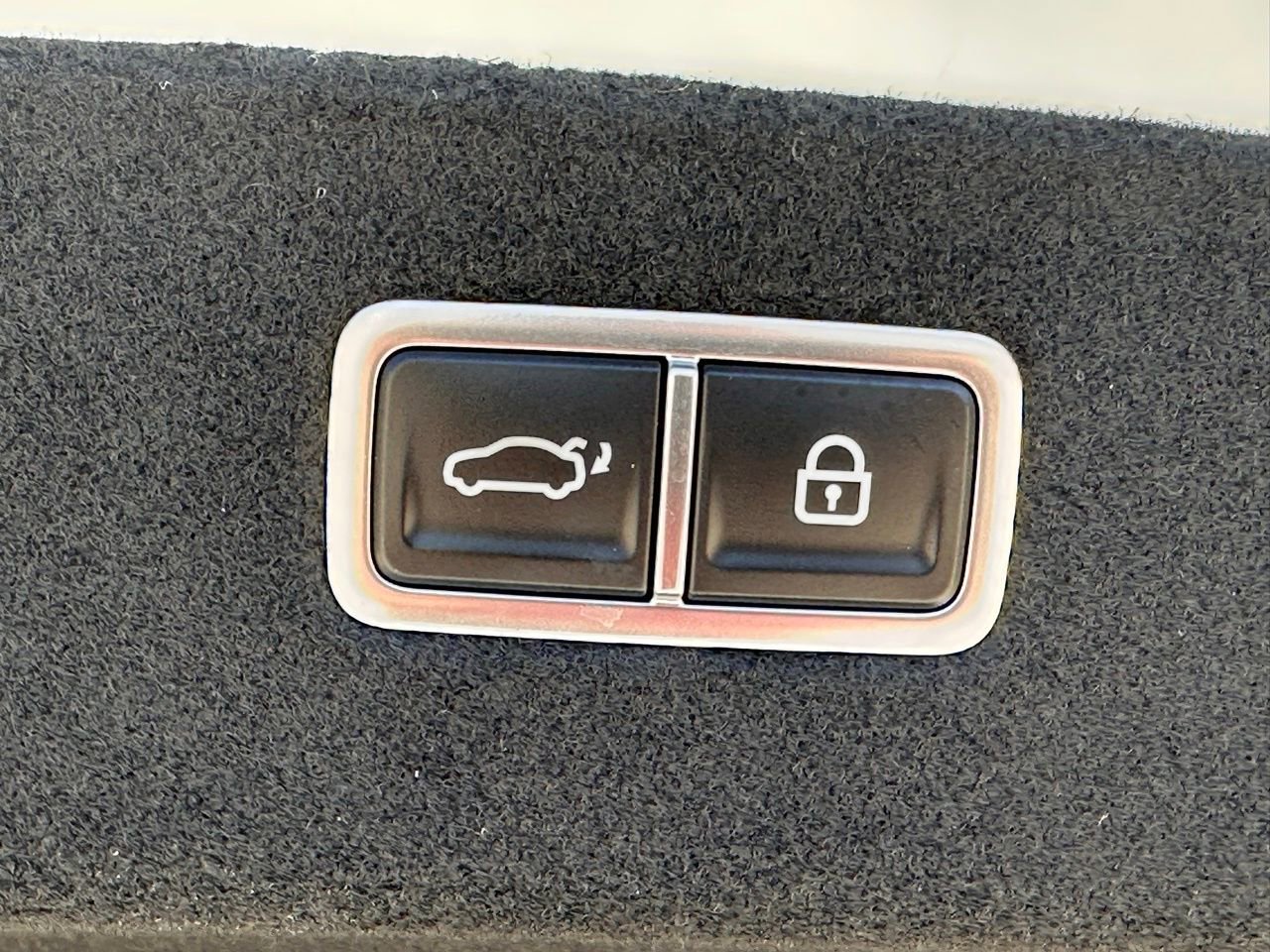 Used 2025 Genesis G90 3.5T image 12