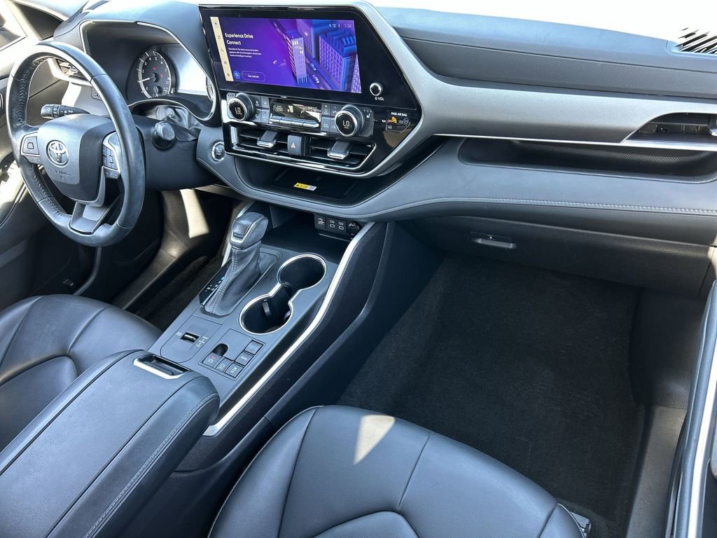 Used 2023 Toyota Highlander XLE image 30