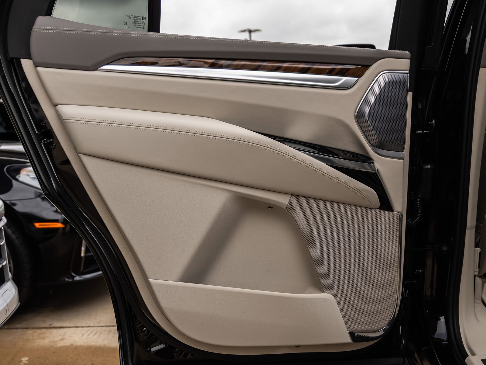 Used 2026 Cadillac Escalade Platinum Sport w/ LPO, Floor Liner Package AWD/4WD image 34