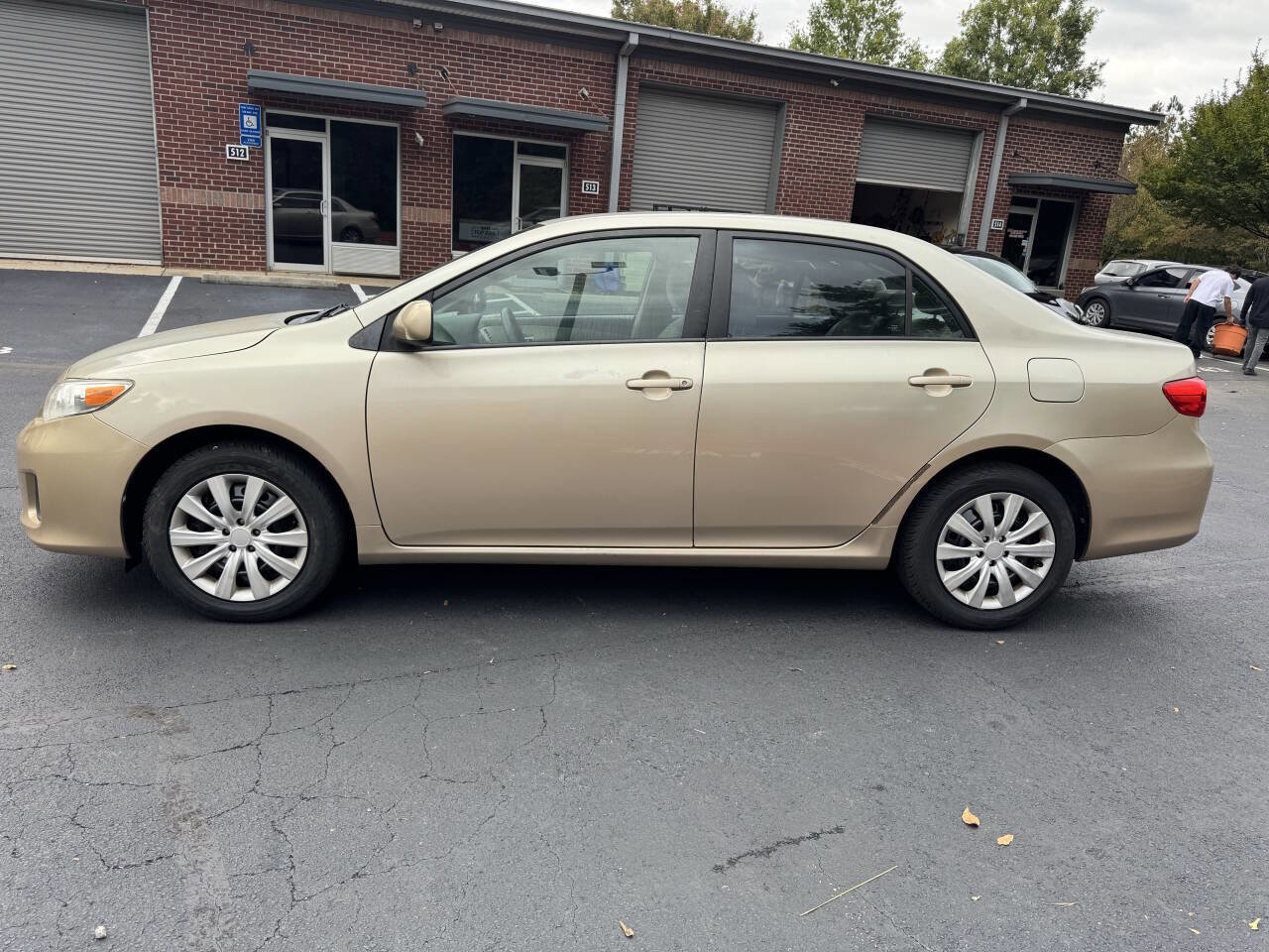 Used 2012 Toyota Corolla LE image 2