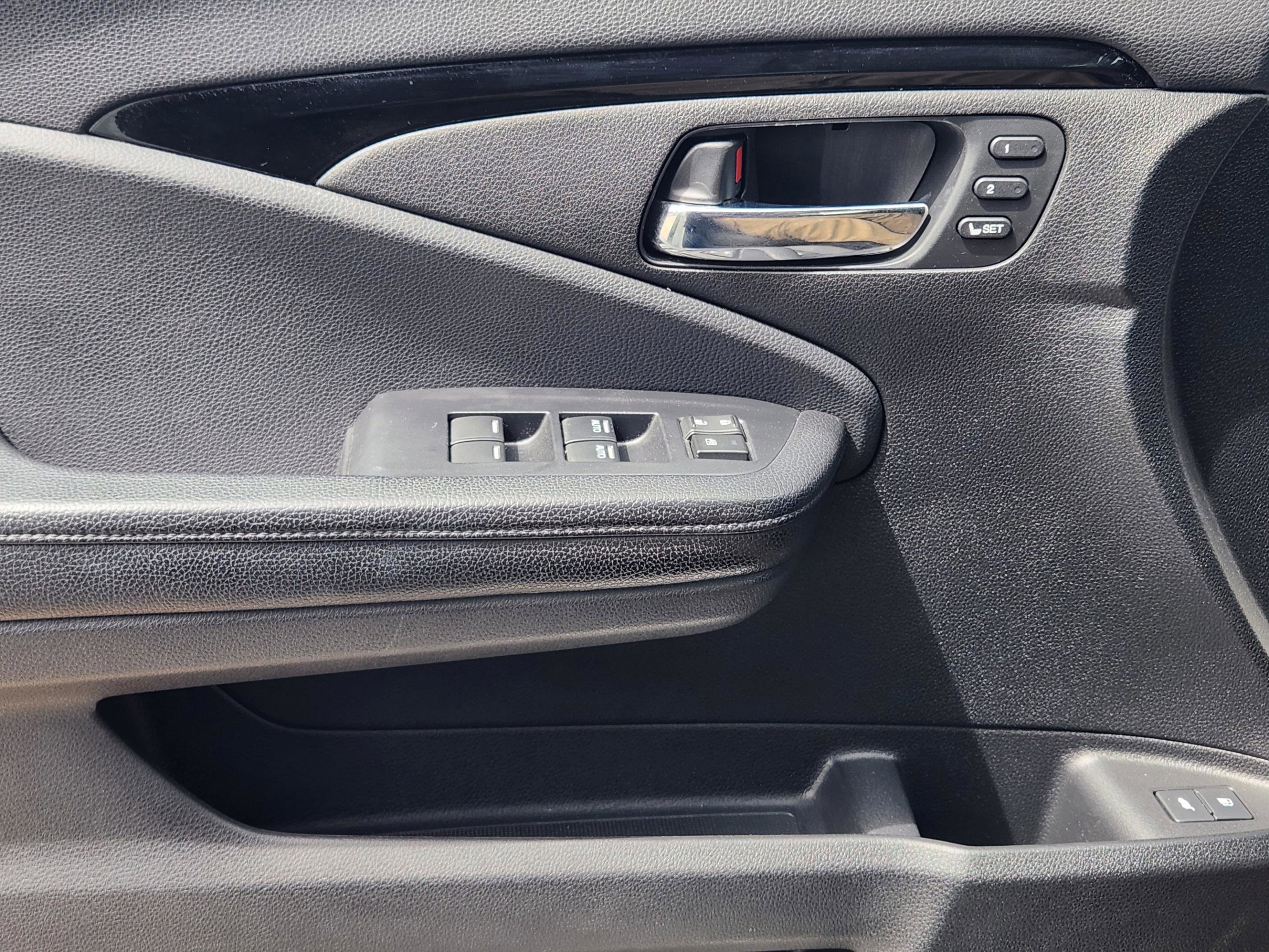 Used 2017 Honda Pilot Elite image 23