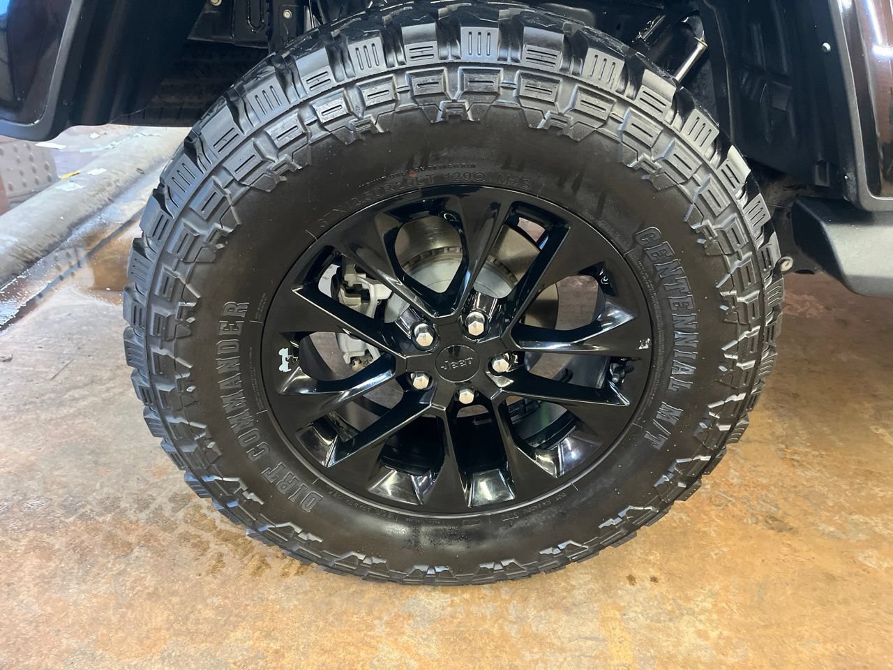 Used 2023 Jeep Gladiator Overland AWD/4WD image 12