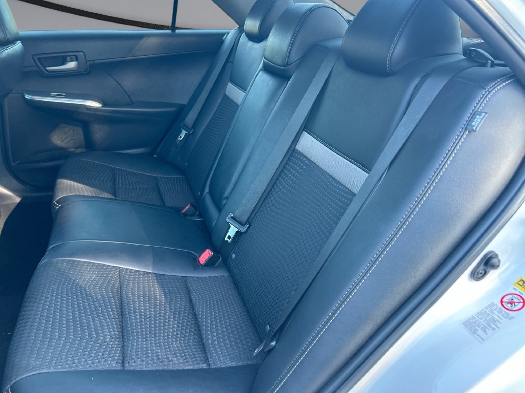 Used 2014 Toyota Camry SE w/ Moonroof Package FWD image 29