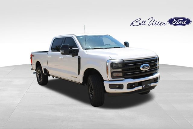 Used 2025 Ford F250 Platinum w/ FX4 Off-Road Package AWD/4WD image 3