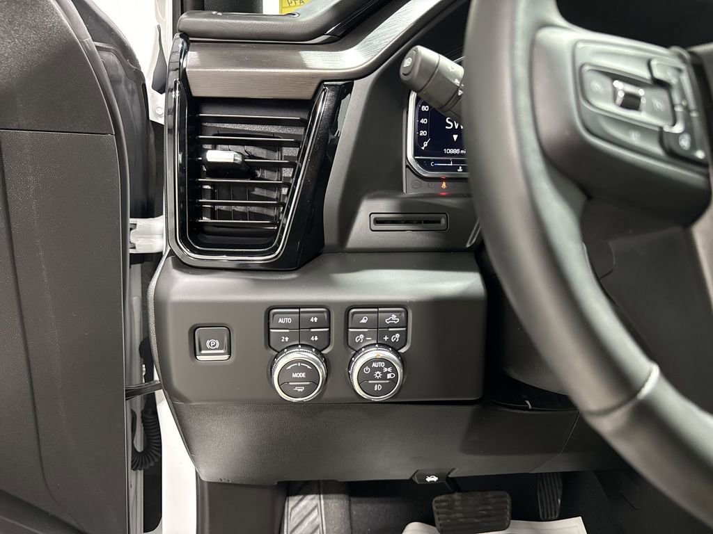 Used 2025 GMC Sierra 1500 AT4 image 18