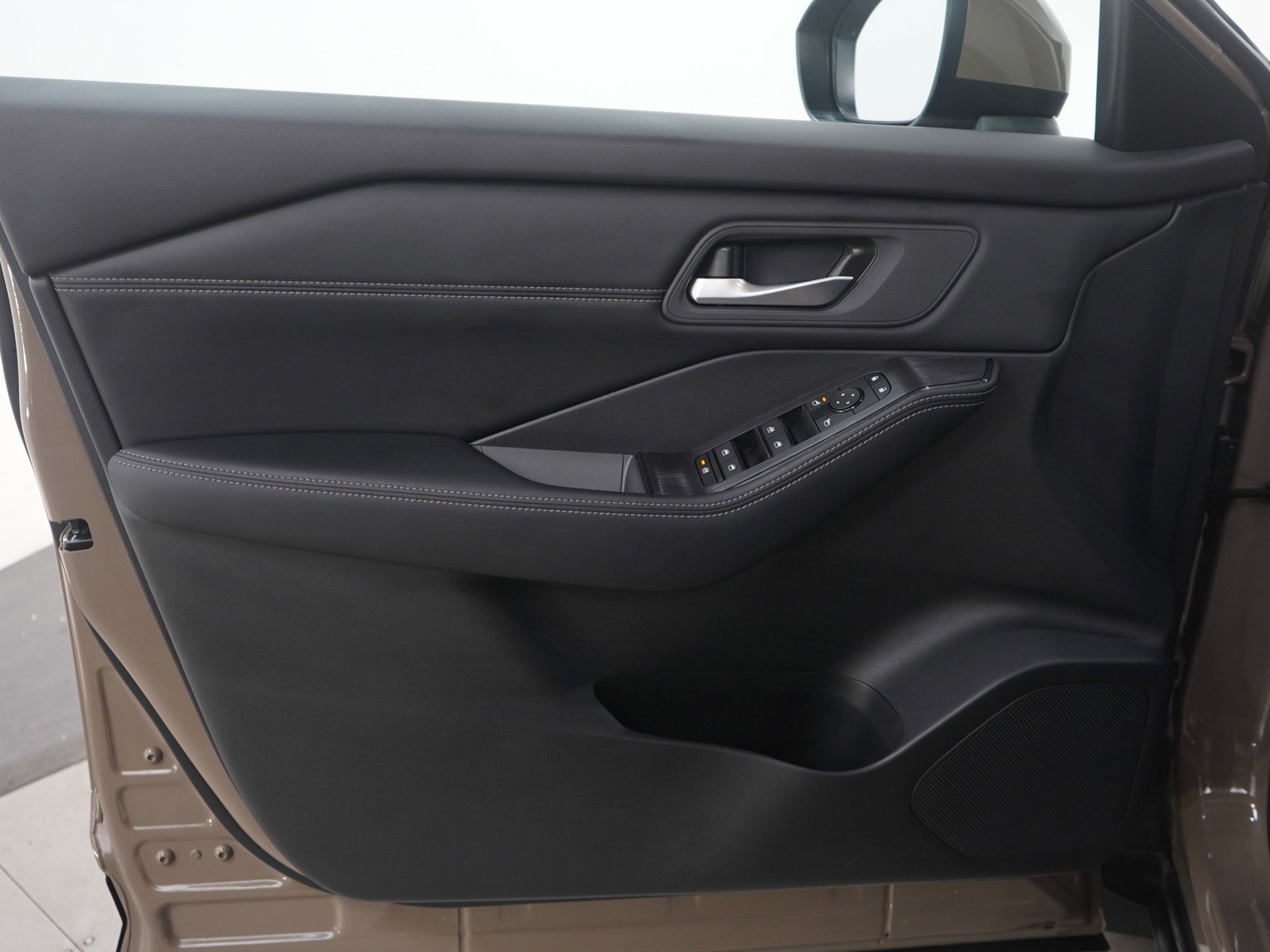 Used 2024 Nissan Rogue SV w/ SV Premium Package image 21