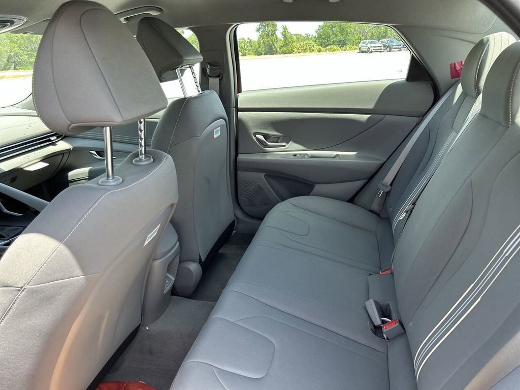 New 2025 Hyundai Elantra SEL image 19