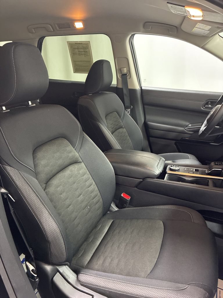 Used 2025 Nissan Pathfinder SV AWD/4WD image 31