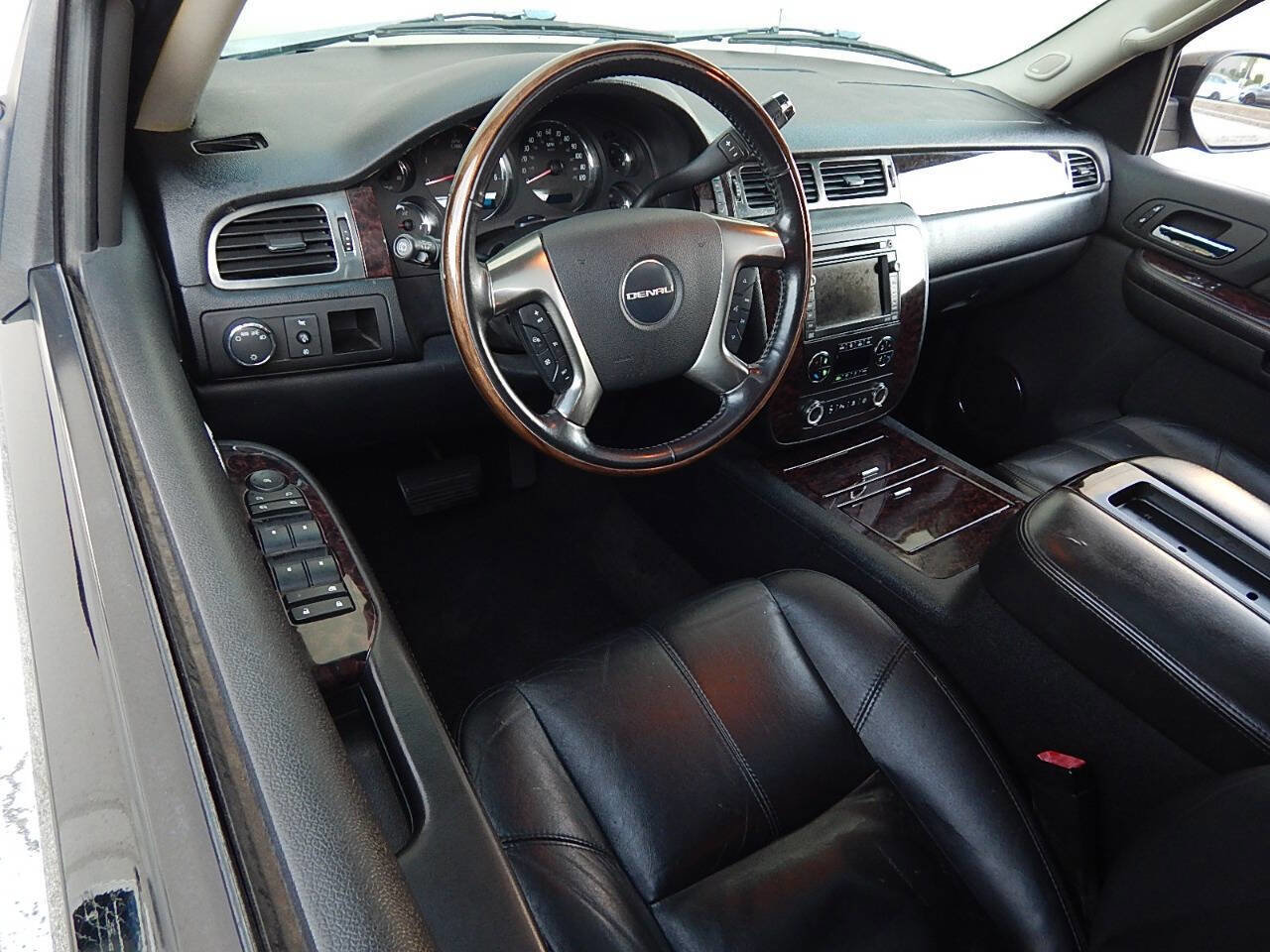Used 2007 GMC Yukon XL Denali AWD/4WD image 23
