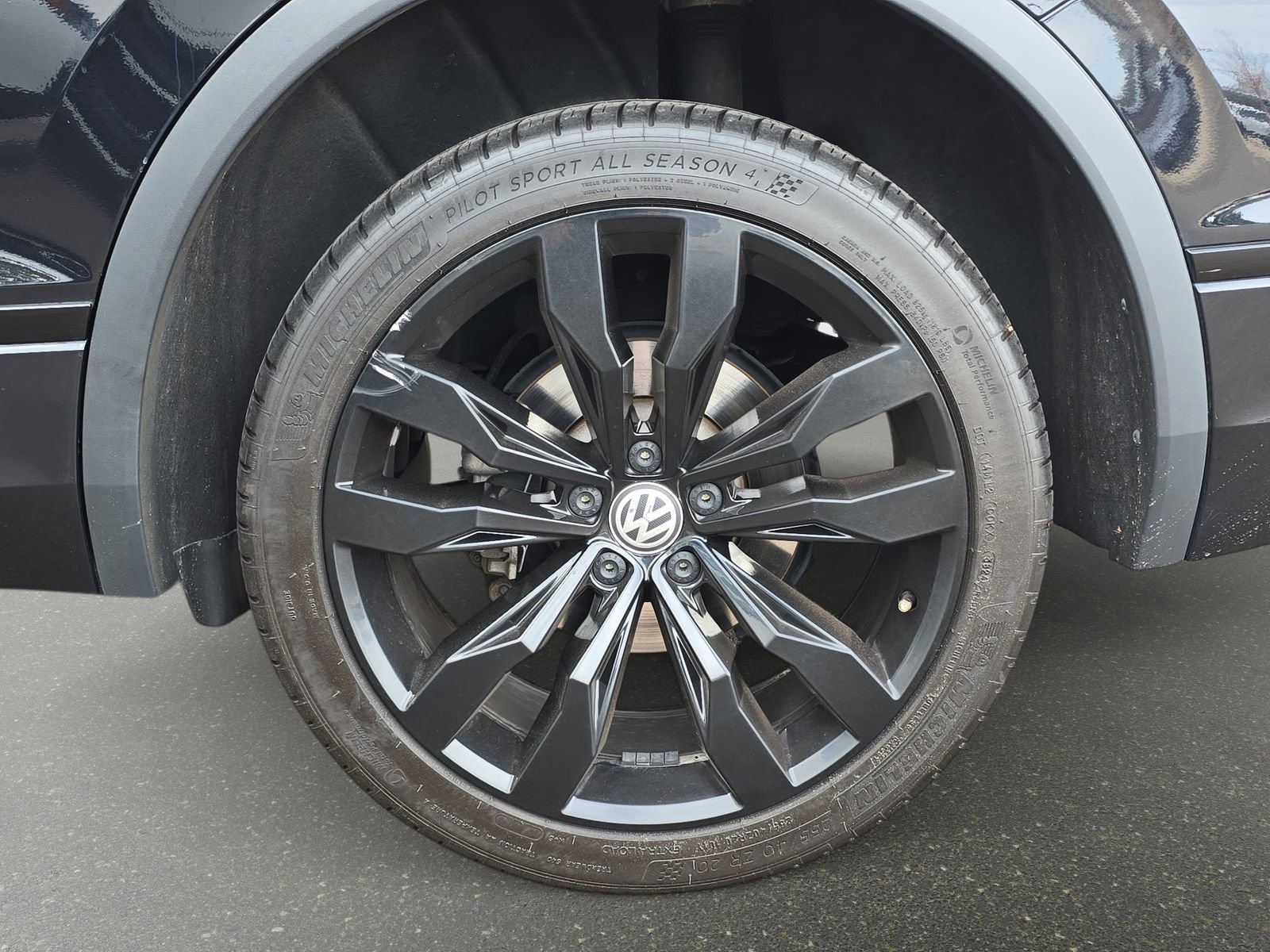 Used 2021 Volkswagen Tiguan SE R-Line image 33