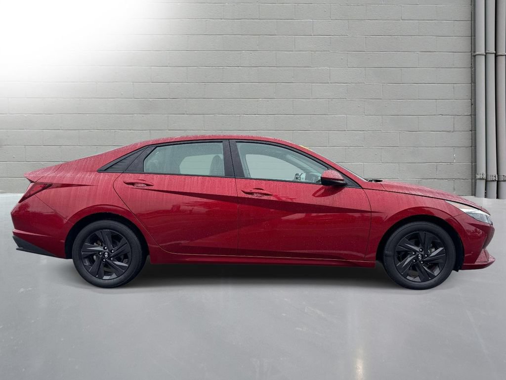 Used 2023 Hyundai Elantra SEL w/ Cargo Package FWD image 5
