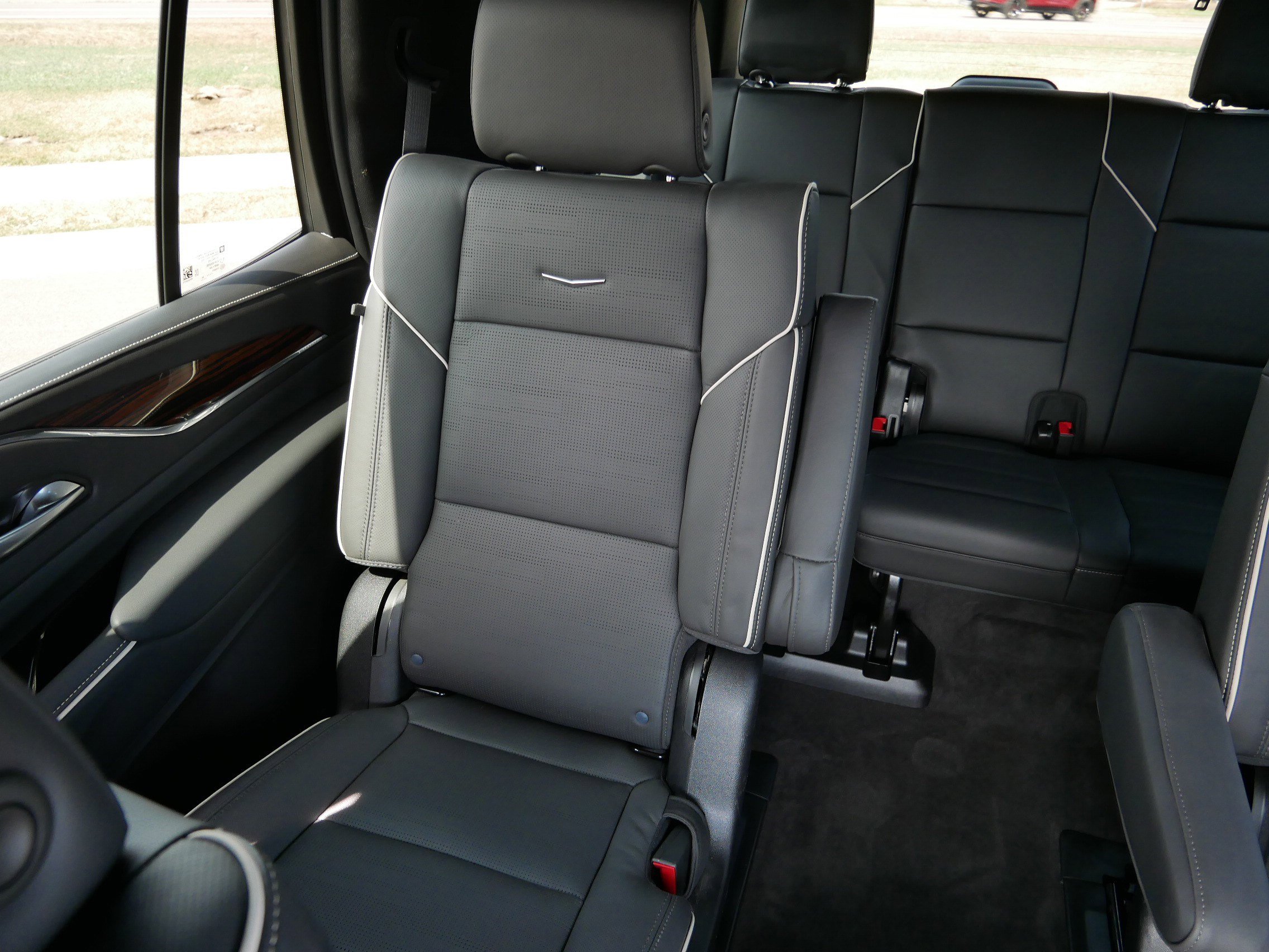 Certified 2024 Cadillac Escalade Premium Luxury image 12