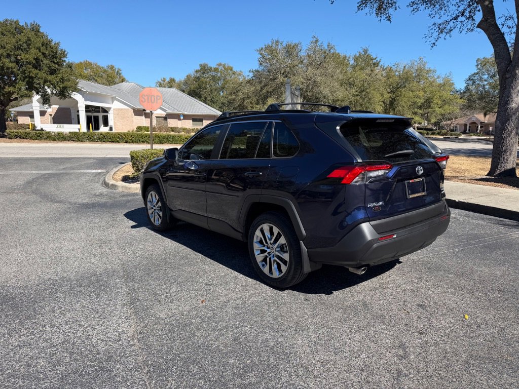 Used 2021 Toyota RAV4 XLE Premium image 10