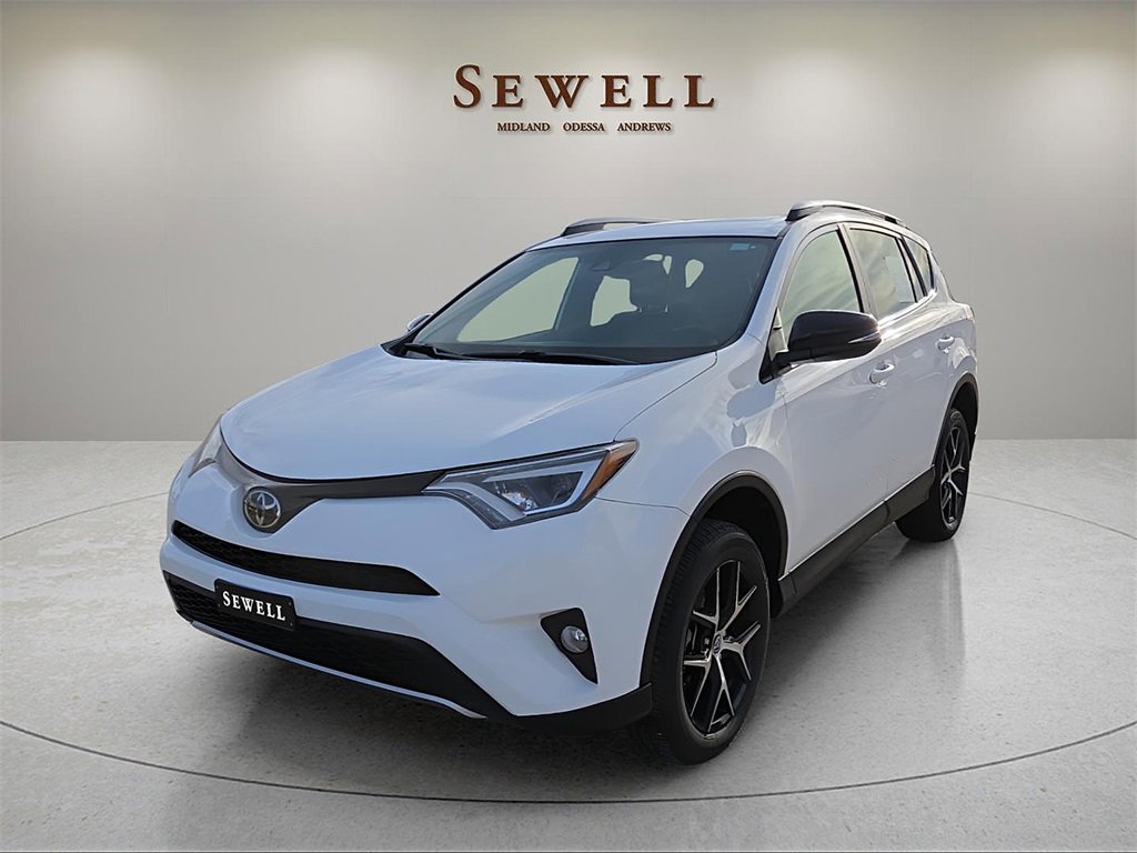 Used 2018 Toyota RAV4 SE image 1