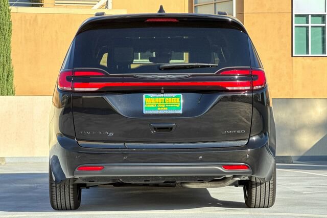 New 2026 Chrysler Pacifica Limited w/ S Appearance Package image 5