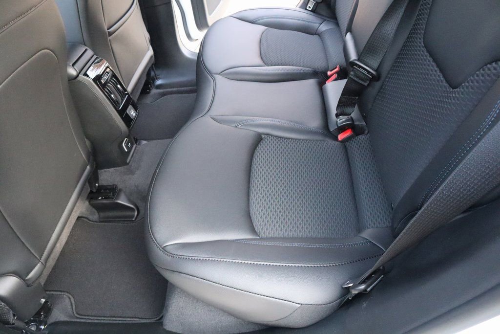 New 2026 Jeep Compass Latitude image 12