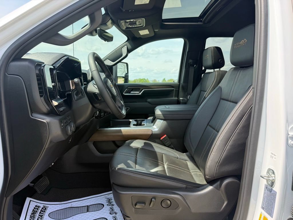 Used 2025 Chevrolet Silverado 2500 High Country w/ Technology Package AWD/4WD image 33