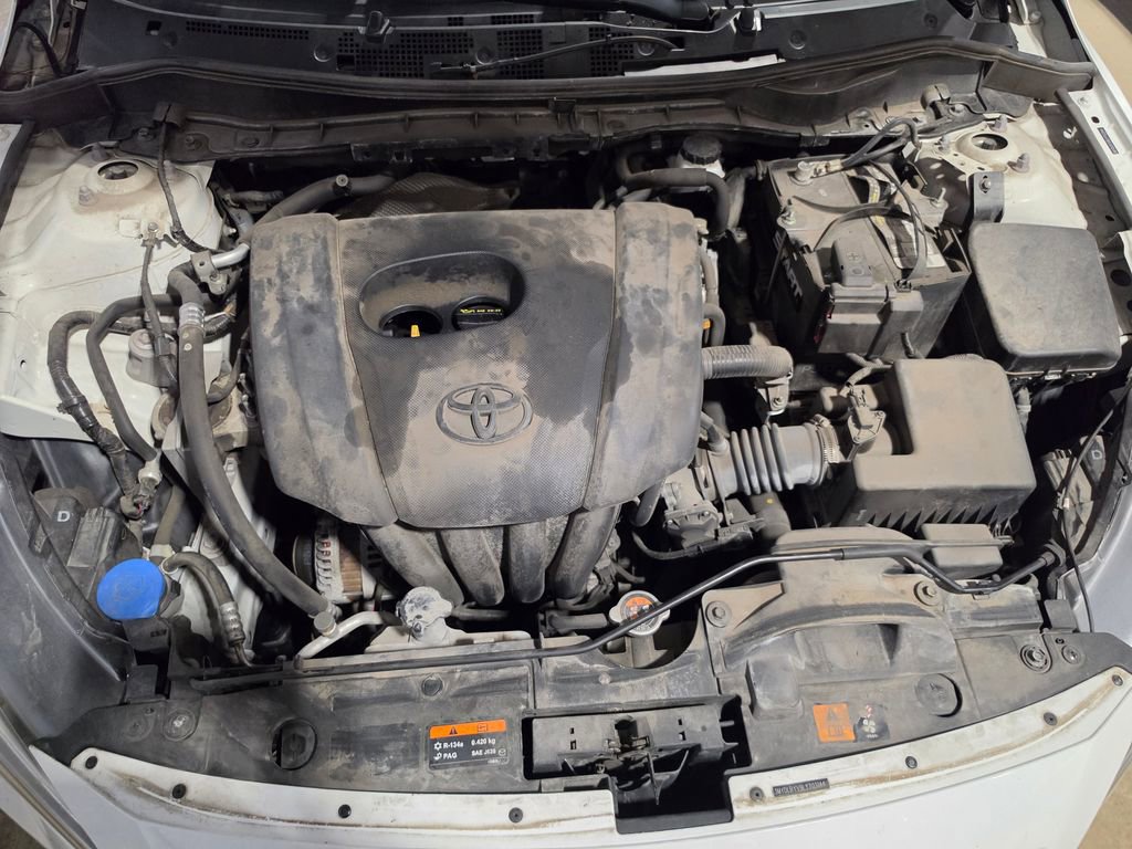 Used 2020 Toyota Yaris L image 9