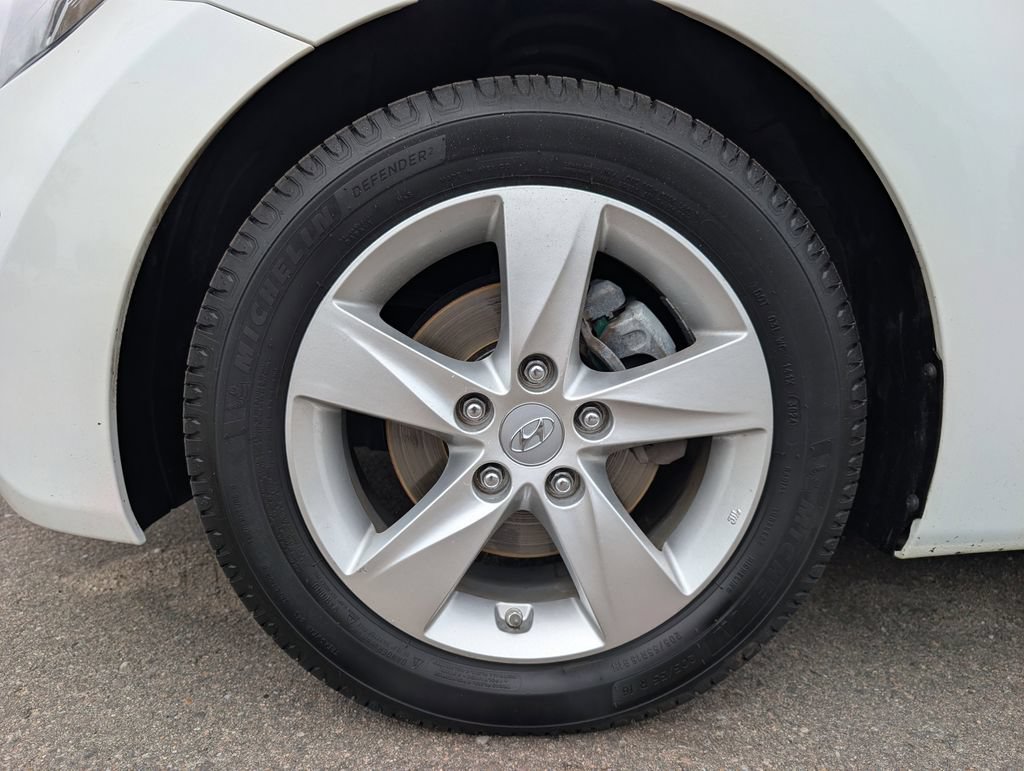 Used 2012 Hyundai Elantra GLS w/ Preferred Pkg 3 FWD image 12