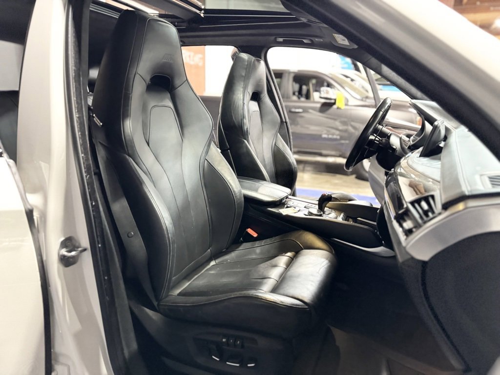 Used 2015 BMW X5 M image 23