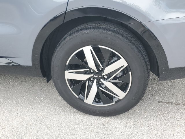 Certified 2023 Kia Sorento EX FWD image 5