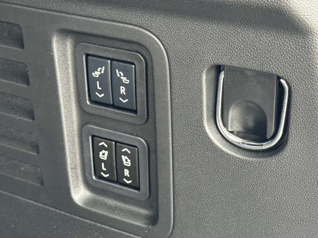 Used 2025 Chevrolet Traverse High Country AWD/4WD image 6