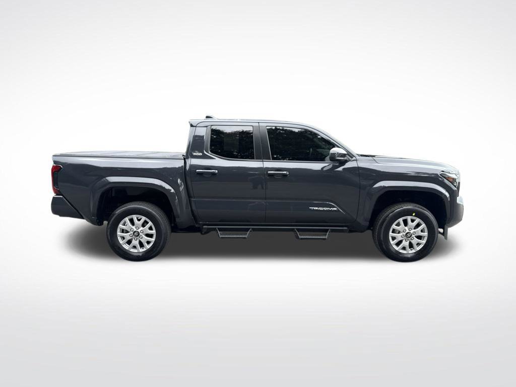 Used 2024 Toyota Tacoma SR5 AWD/4WD image 4