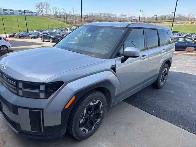 Used 2024 Hyundai Santa Fe SE image 1