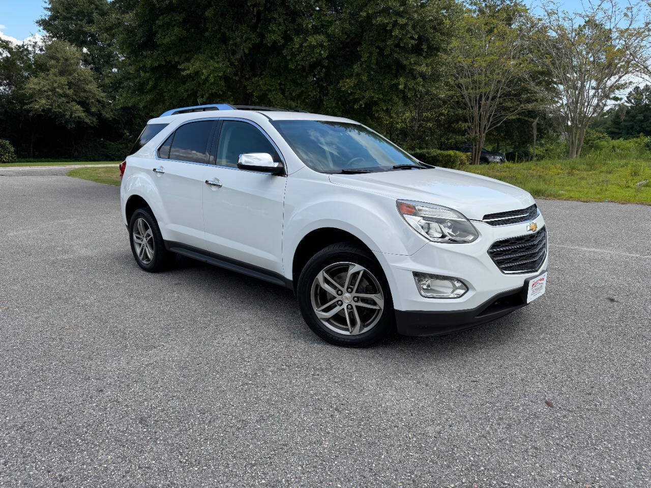 Used 2017 Chevrolet Equinox Premier w/ Enhanced Convenience Package AWD/4WD image 39