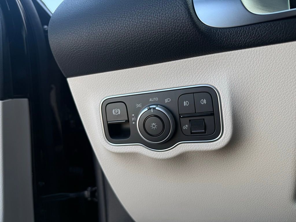 New 2026 Mercedes-Benz GLB 250 4MATIC image 17