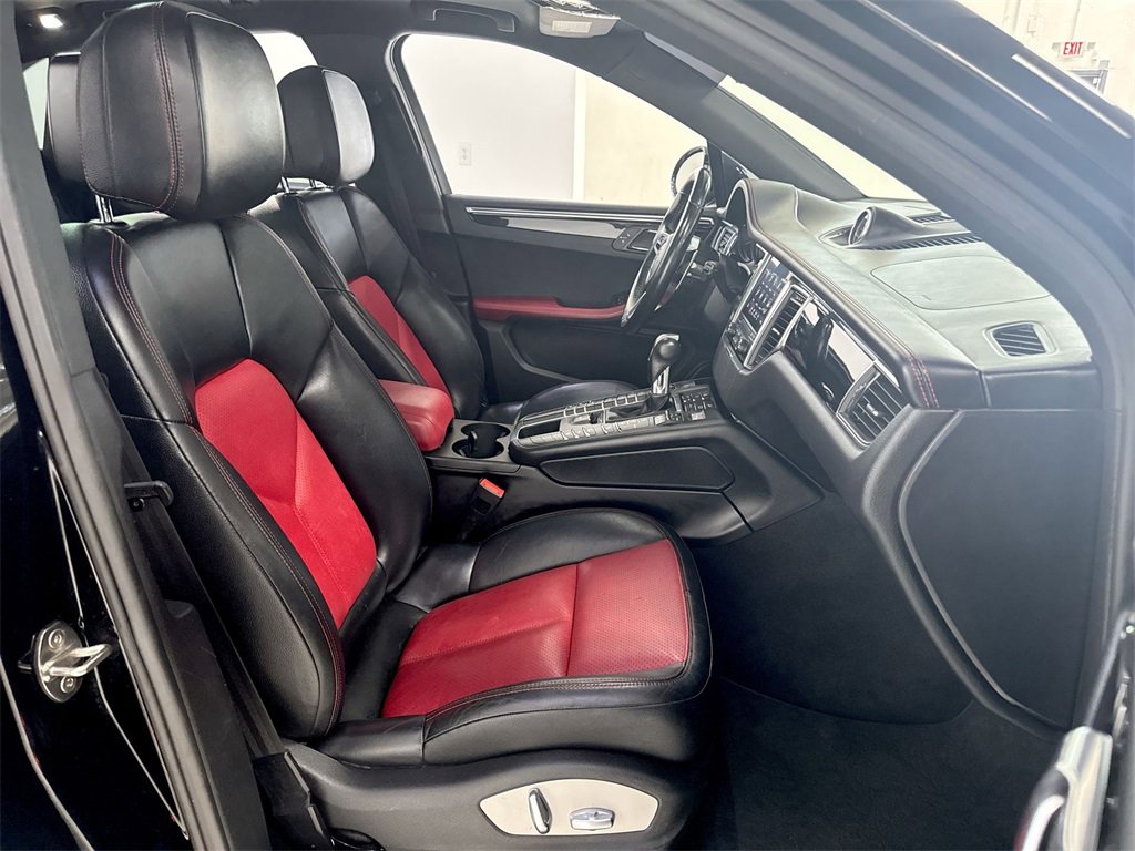 Used 2018 Porsche Macan Sport Edition image 32