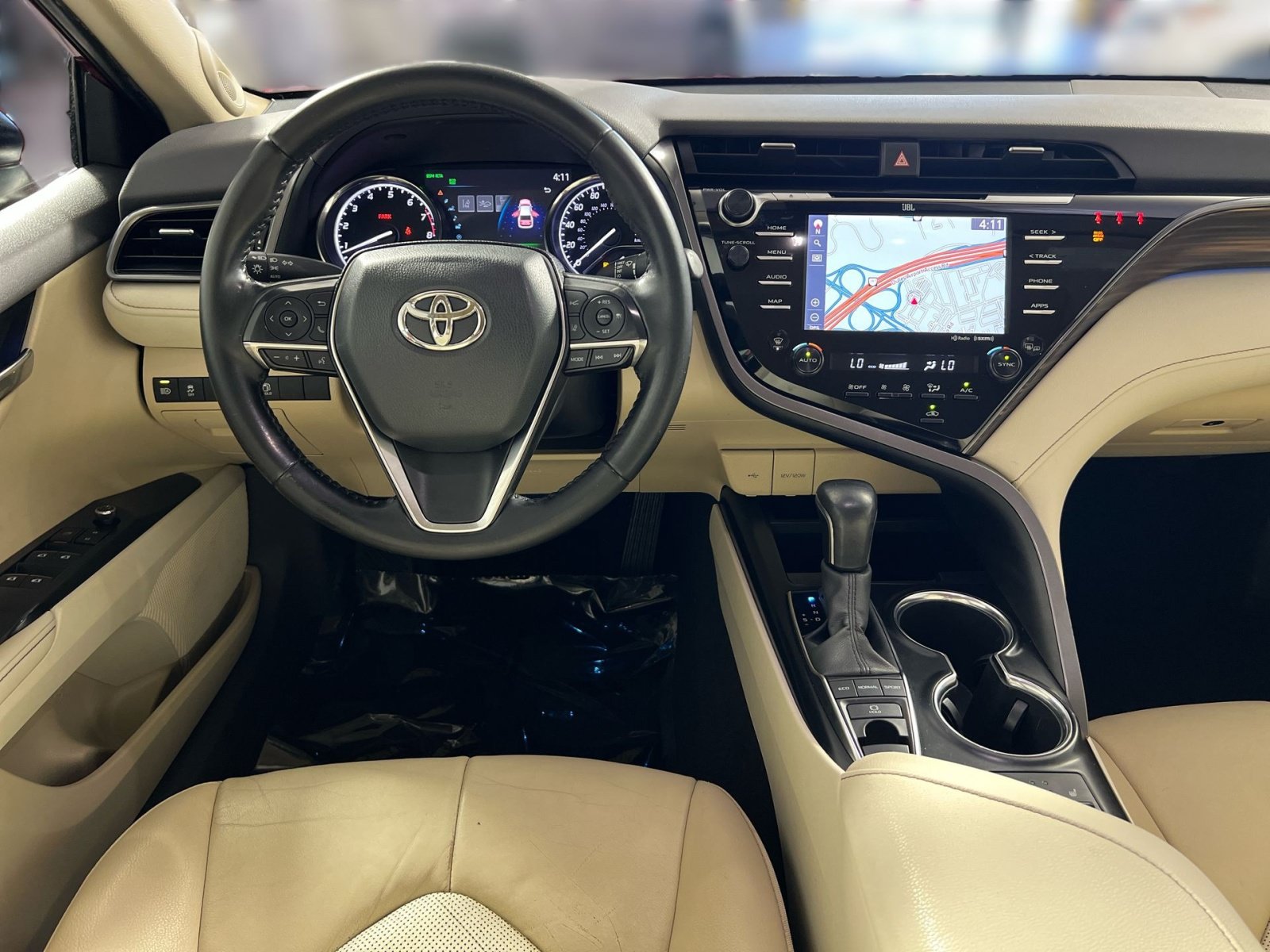 Used 2020 Toyota Camry XLE w/ Navigation Package FWD image 23