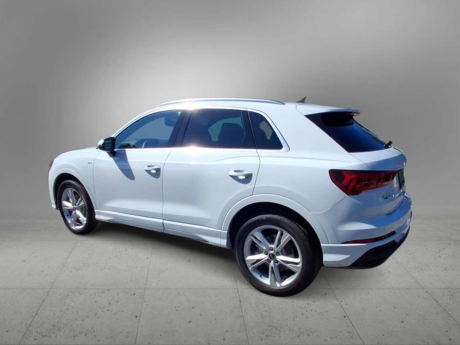 Certified 2024 Audi Q3 2.0T Premium w/ Convenience Package AWD/4WD image 6