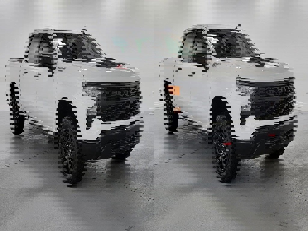 Used 2023 Chevrolet Silverado 1500 Custom Trail Boss image 2