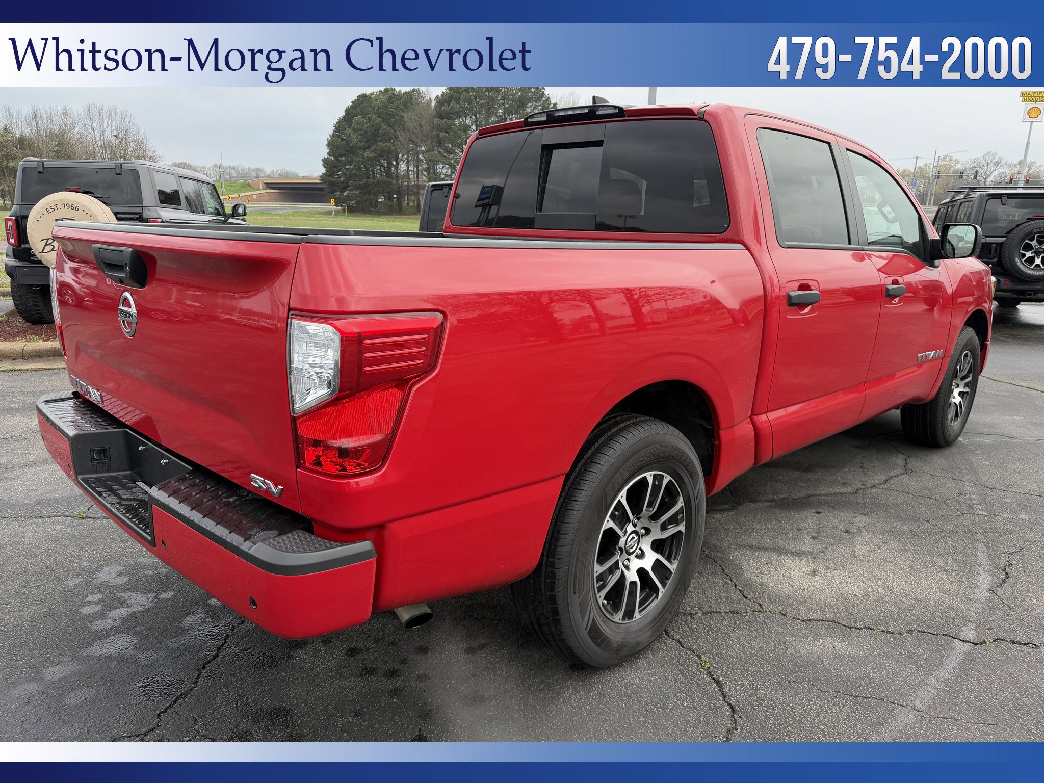 Used 2022 Nissan Titan SV image 5