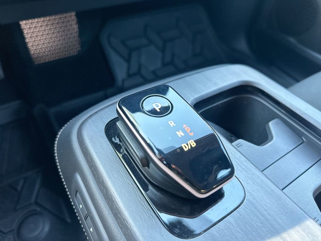 Used 2023 Nissan Ariya AWD image 35