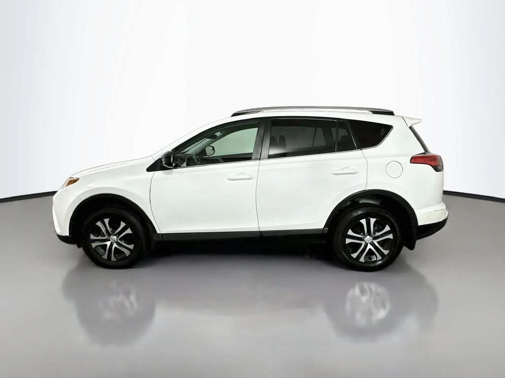 Used 2018 Toyota RAV4 LE FWD image 8