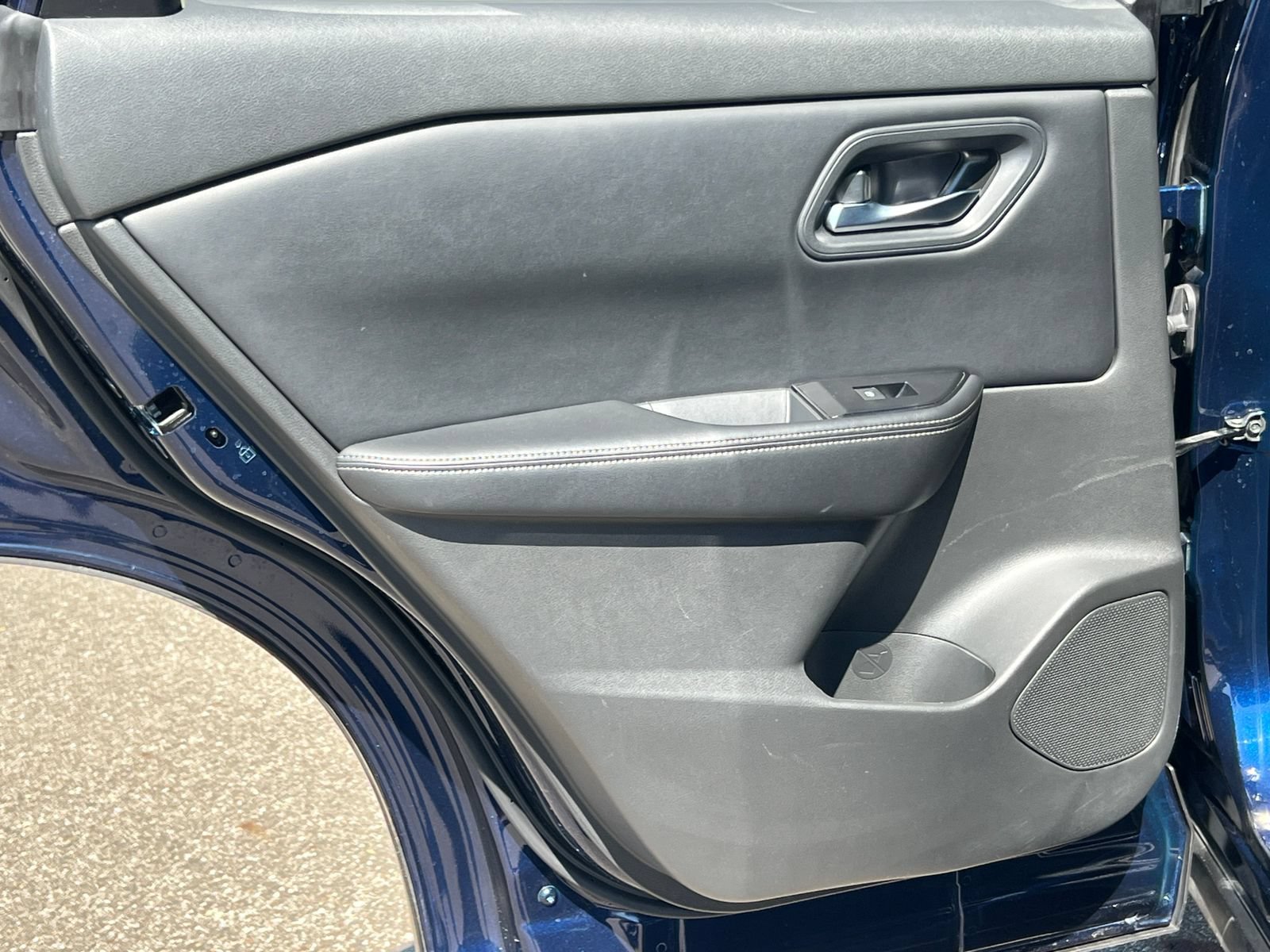 Used 2024 Nissan Rogue SV FWD image 33