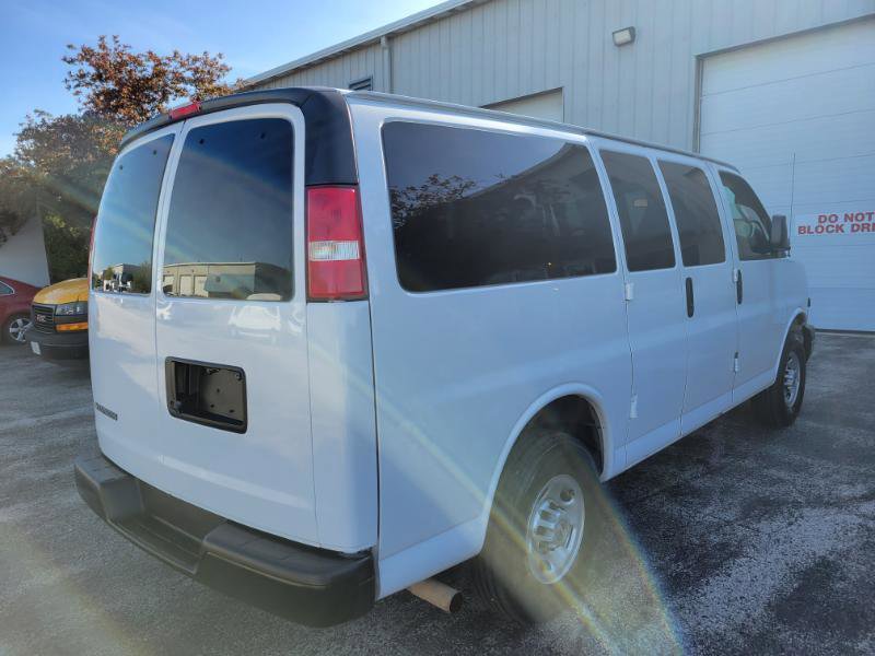 Used 2018 Chevrolet Express 3500 LS RWD image 29