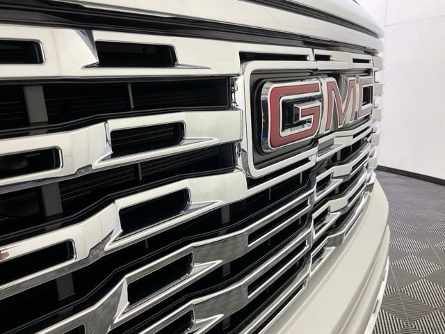 Used 2023 GMC Sierra 1500 Denali w/ Technology Package AWD/4WD image 11