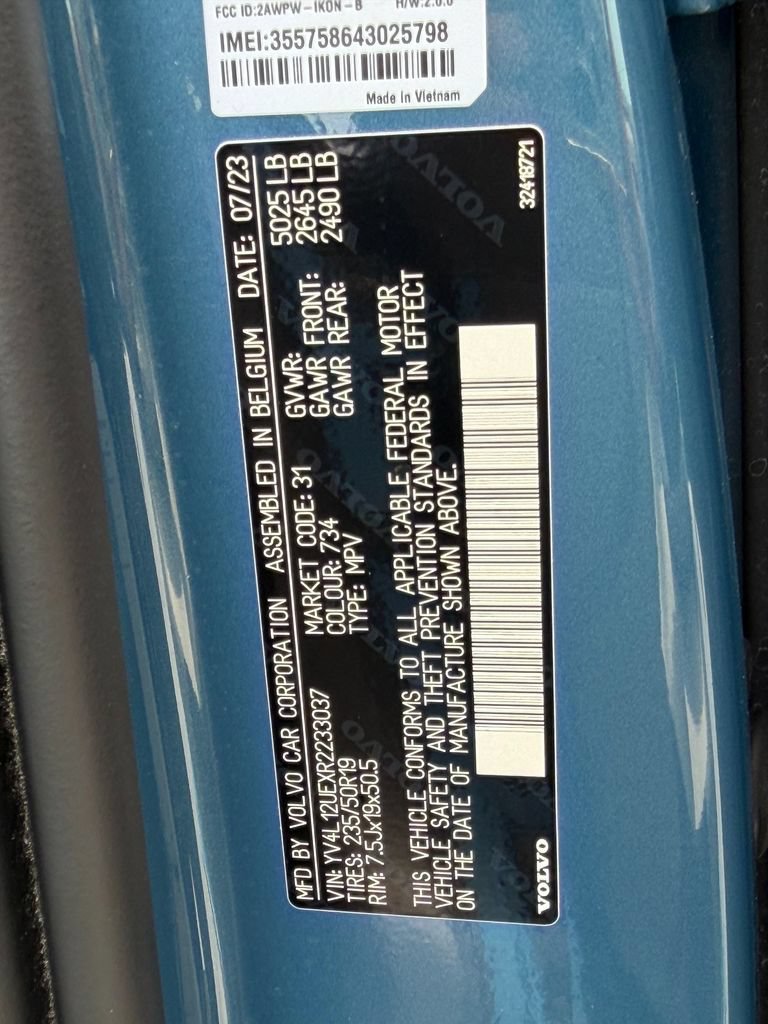 Certified 2024 Volvo XC40 B5 Plus w/ Protection Package Premier AWD/4WD image 9