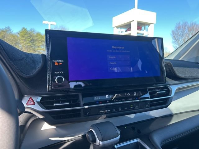 Used 2025 Toyota Sienna XLE image 24