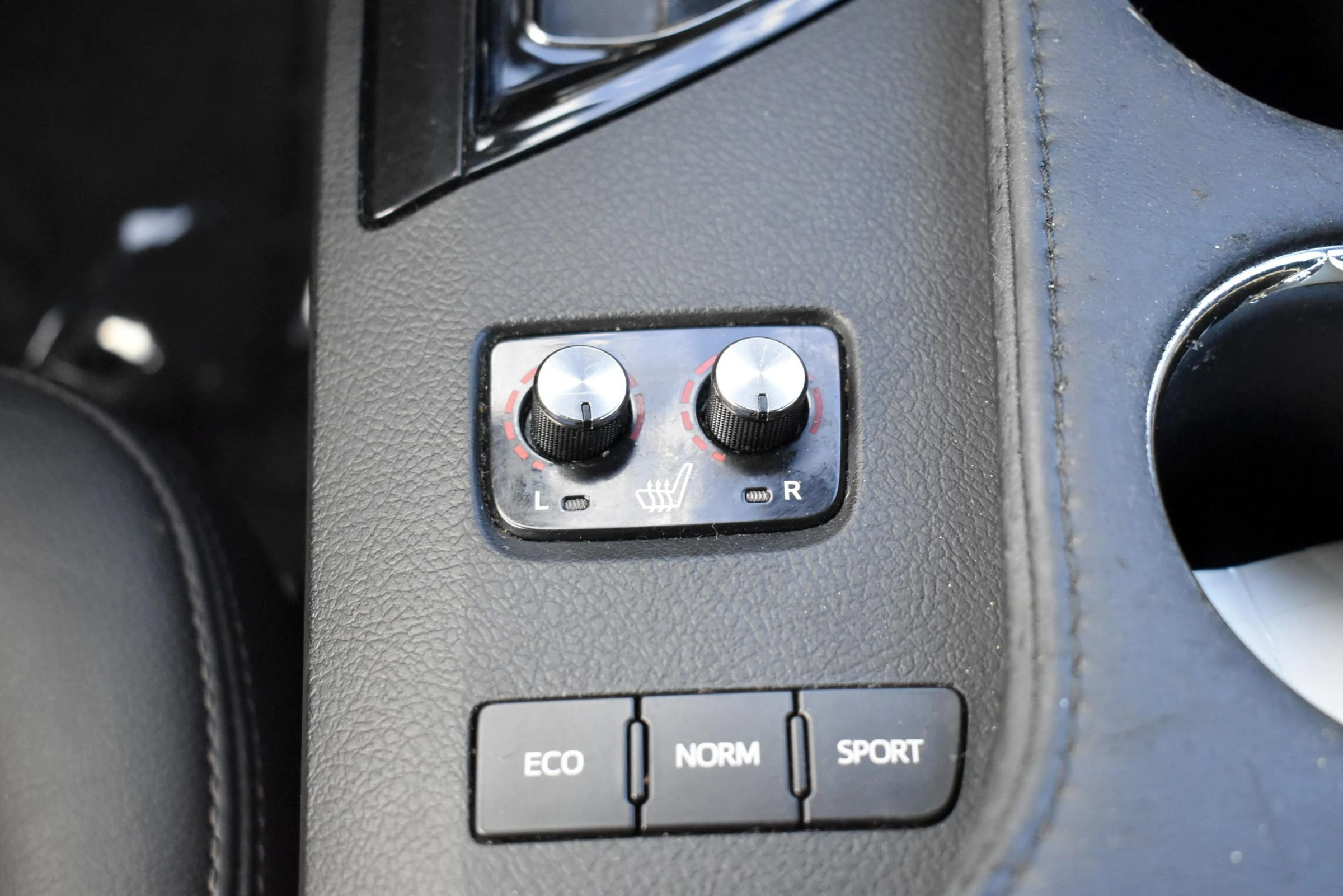 Used 2018 Toyota Avalon XLE image 24