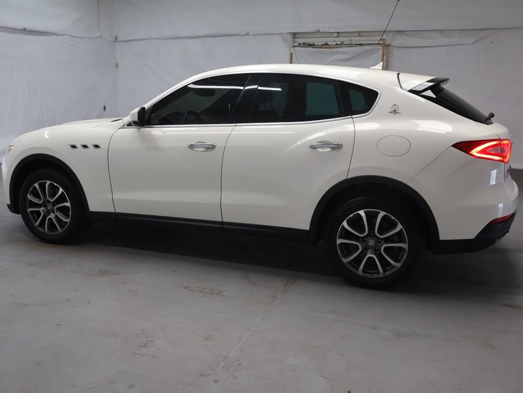 Used 2018 Maserati Levante AWD/4WD image 4