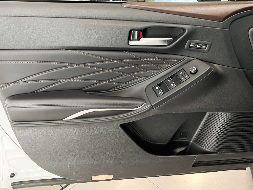 Used 2021 Toyota Avalon Limited image 14