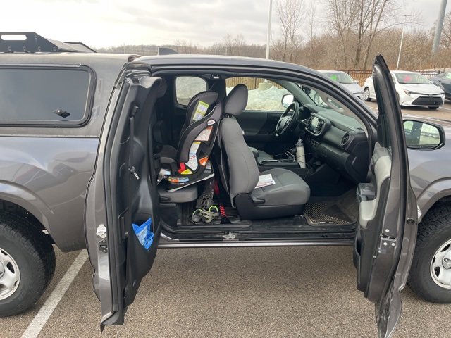 Used 2022 Toyota Tacoma SR image 18