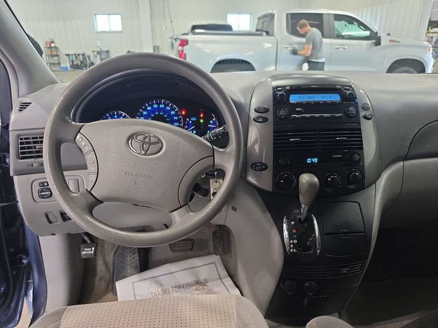 Used 2007 Toyota Sienna LE w/ LE Pkg 2 FWD image 10