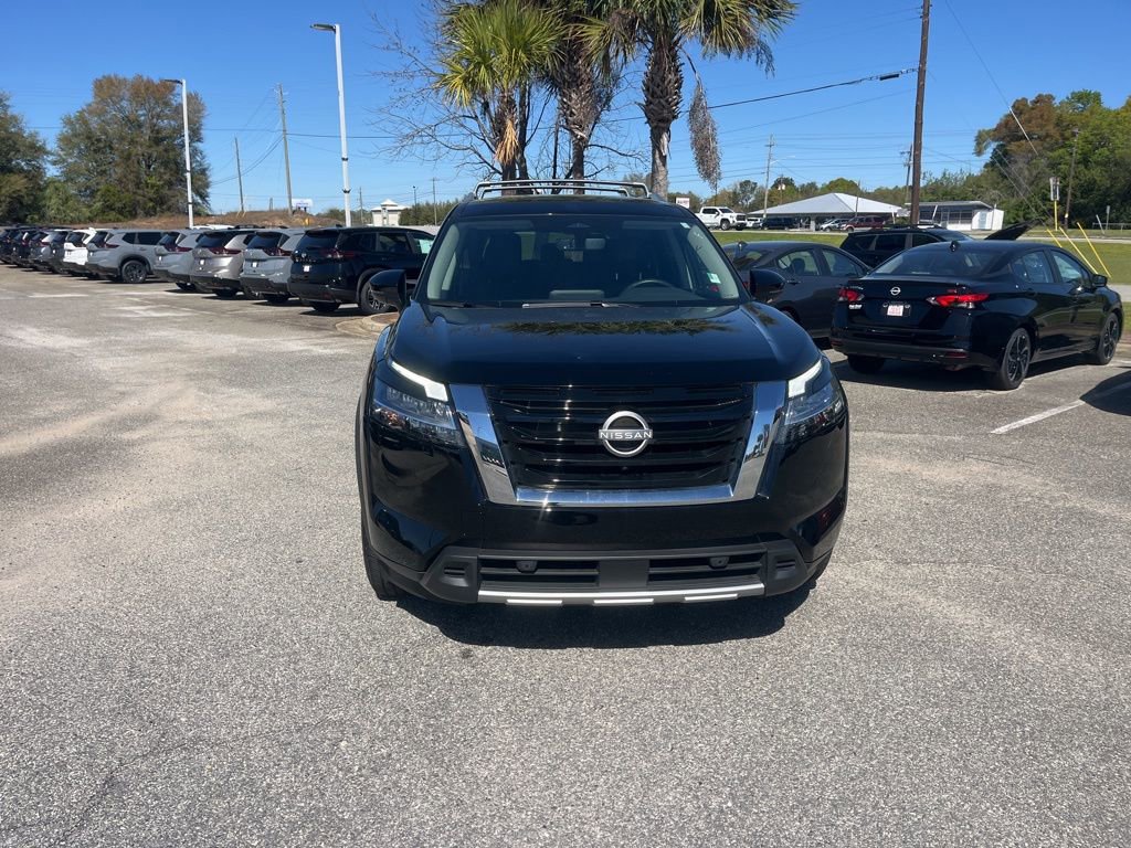 Used 2024 Nissan Pathfinder SL image 2